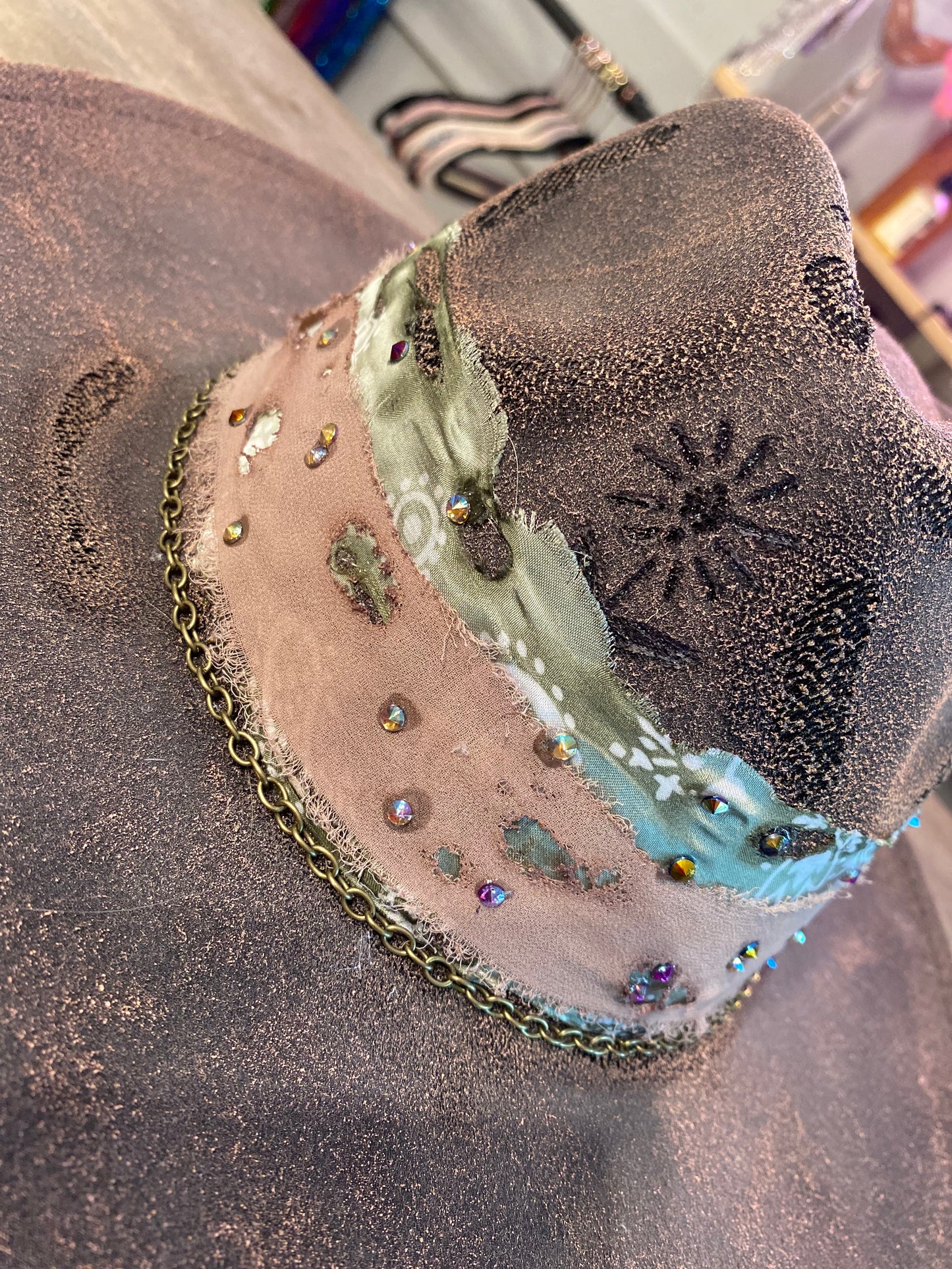 Custom Brim 7744